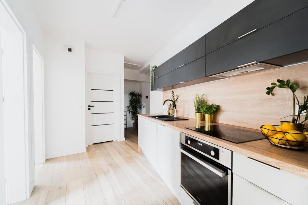 City Center - 3 Rooms - New Building - Private Parking Place - Garage Wrocław Exterior foto